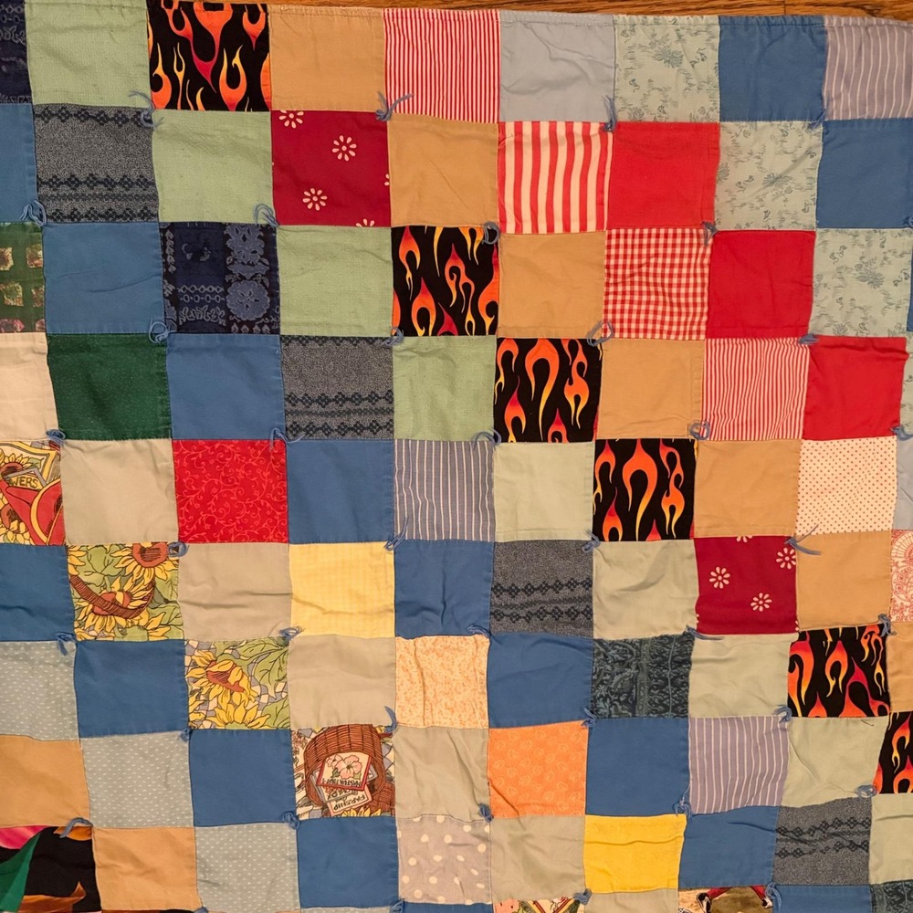 1.a.0.0.7.b Handmade Tied Quilt Patchwork Squares Mixed Fabrics Folk Art Throw